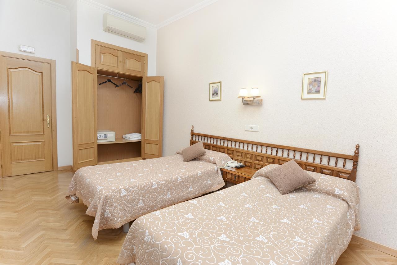 Hostal Biarritz Madrid Luaran gambar