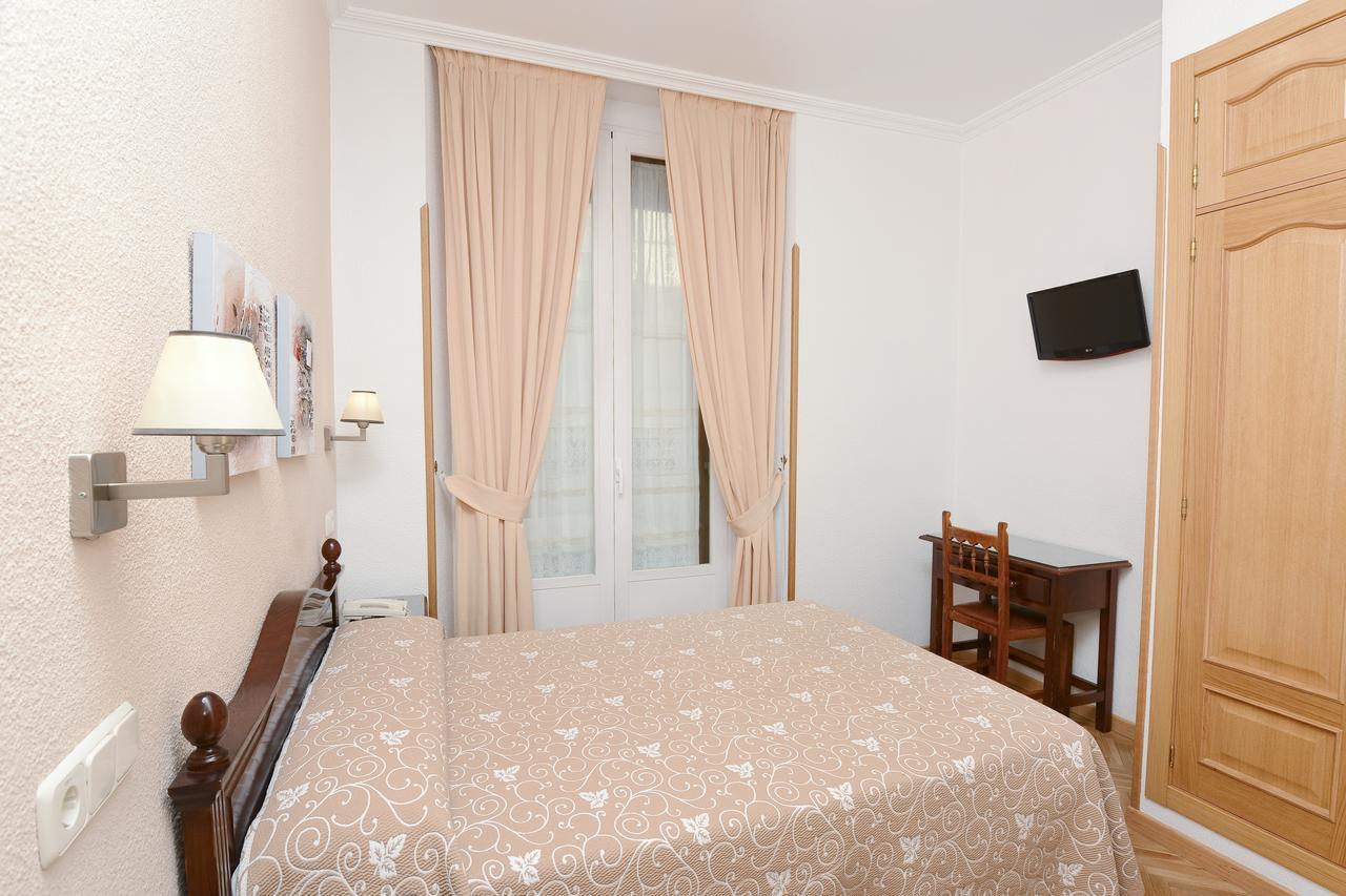 Hostal Biarritz Madrid Luaran gambar
