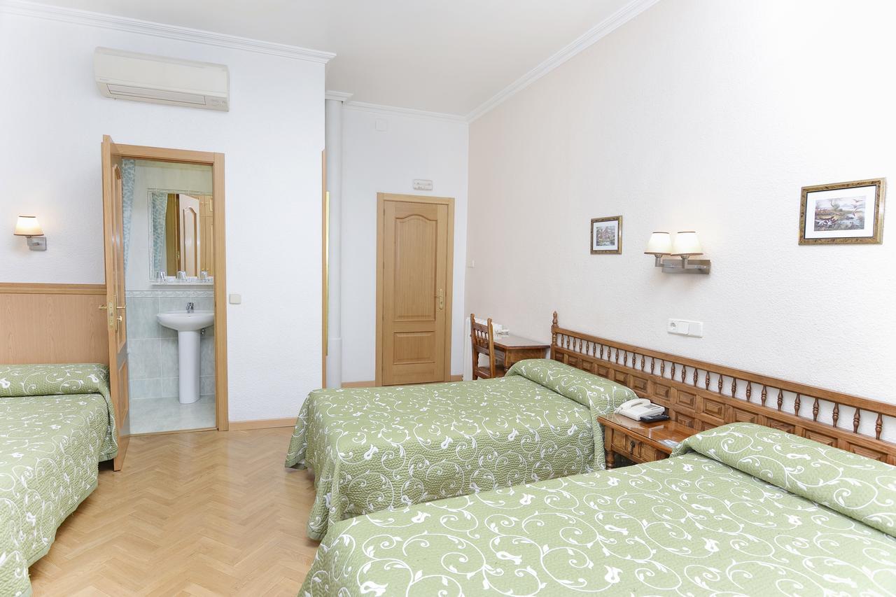 Hostal Biarritz Madrid Luaran gambar