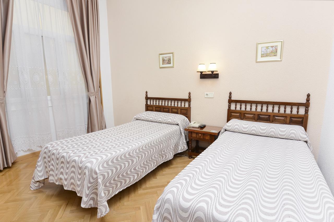 Hostal Biarritz Madrid Luaran gambar